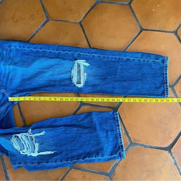 Levi's Low Pro Mid-Rise Jeans - Womens Size 31 - Med Wash Distressed 100% Cotton - Picture 7 of 7